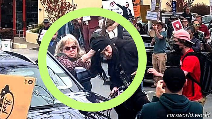 Partidario De Trump Dispara Taser A Los Manifestantes De Tesla, Pero La Abuela No Lo Tiene | Carscoops